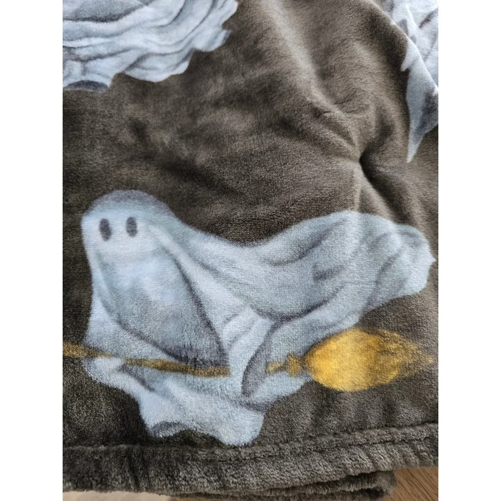 DECO Halloween Ghost Soft Plush Throw Blanket Grey 50x70 Spooky Brooms Viral
